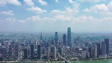 沿江风光带城市高楼群视频的预览图